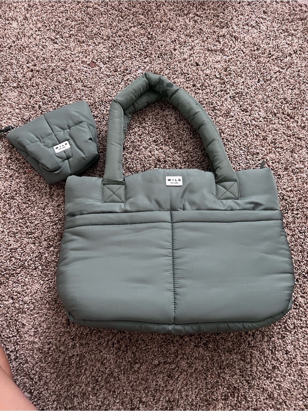 Wilo the label padded Tote Travel Bag Sage Green with mini bag and heart mirror